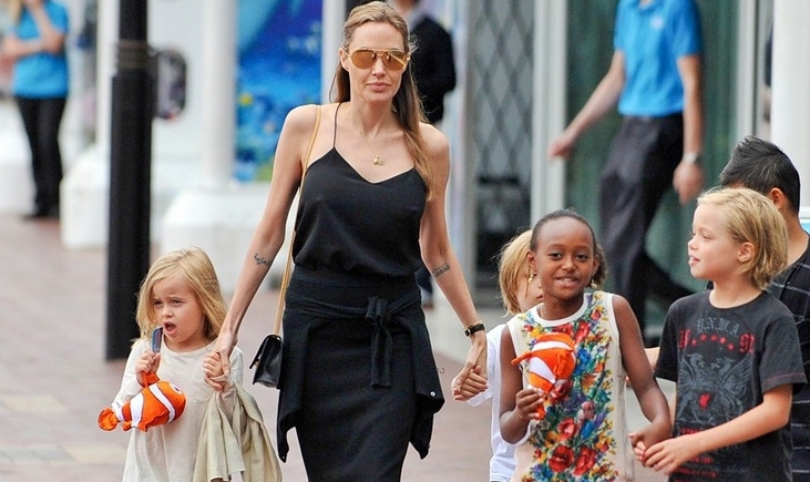 Angelina Jolie Street Style an Inspirational Diva Fashion