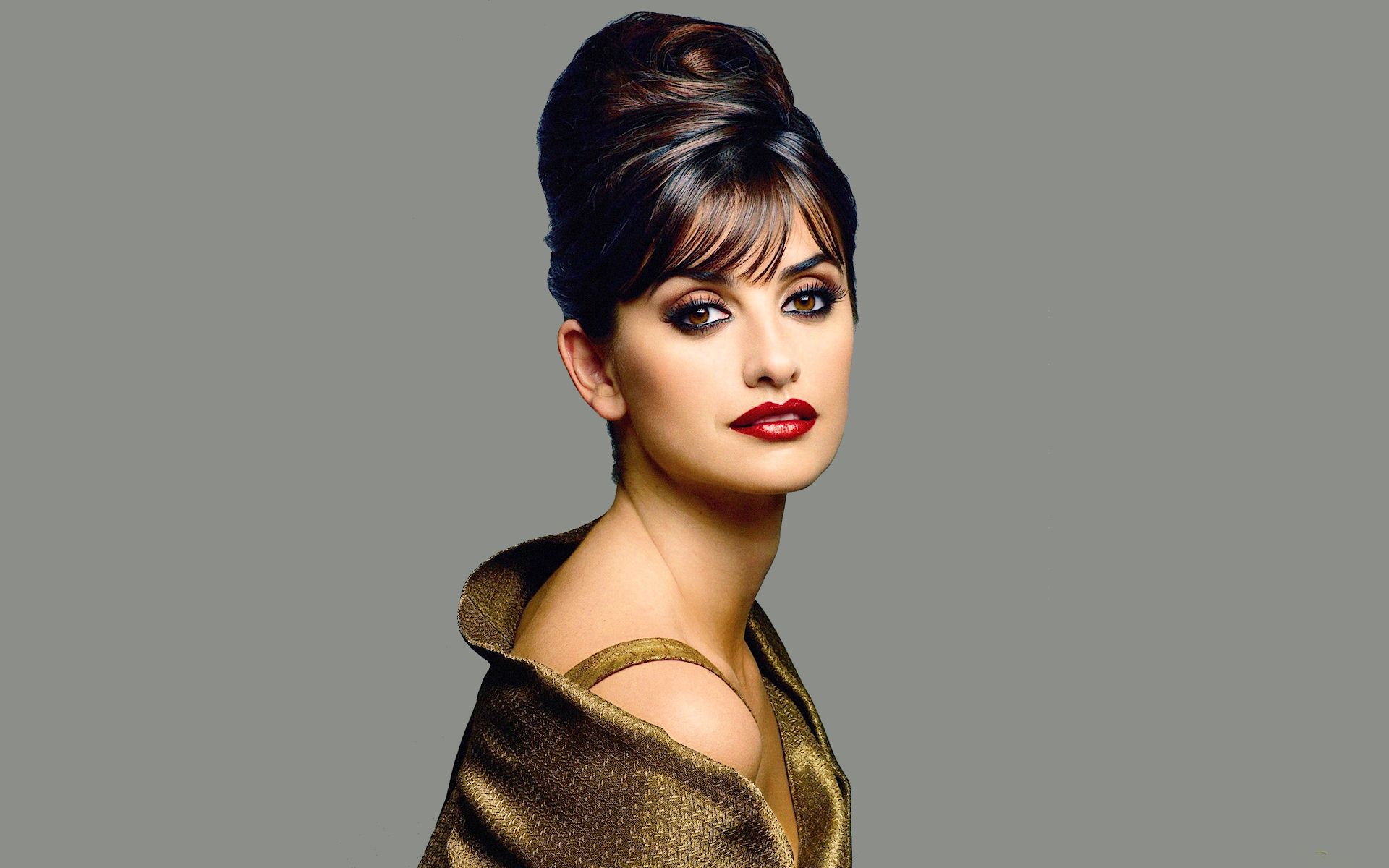 Gorgeous and Charming Celebrity Bun Hairstyles