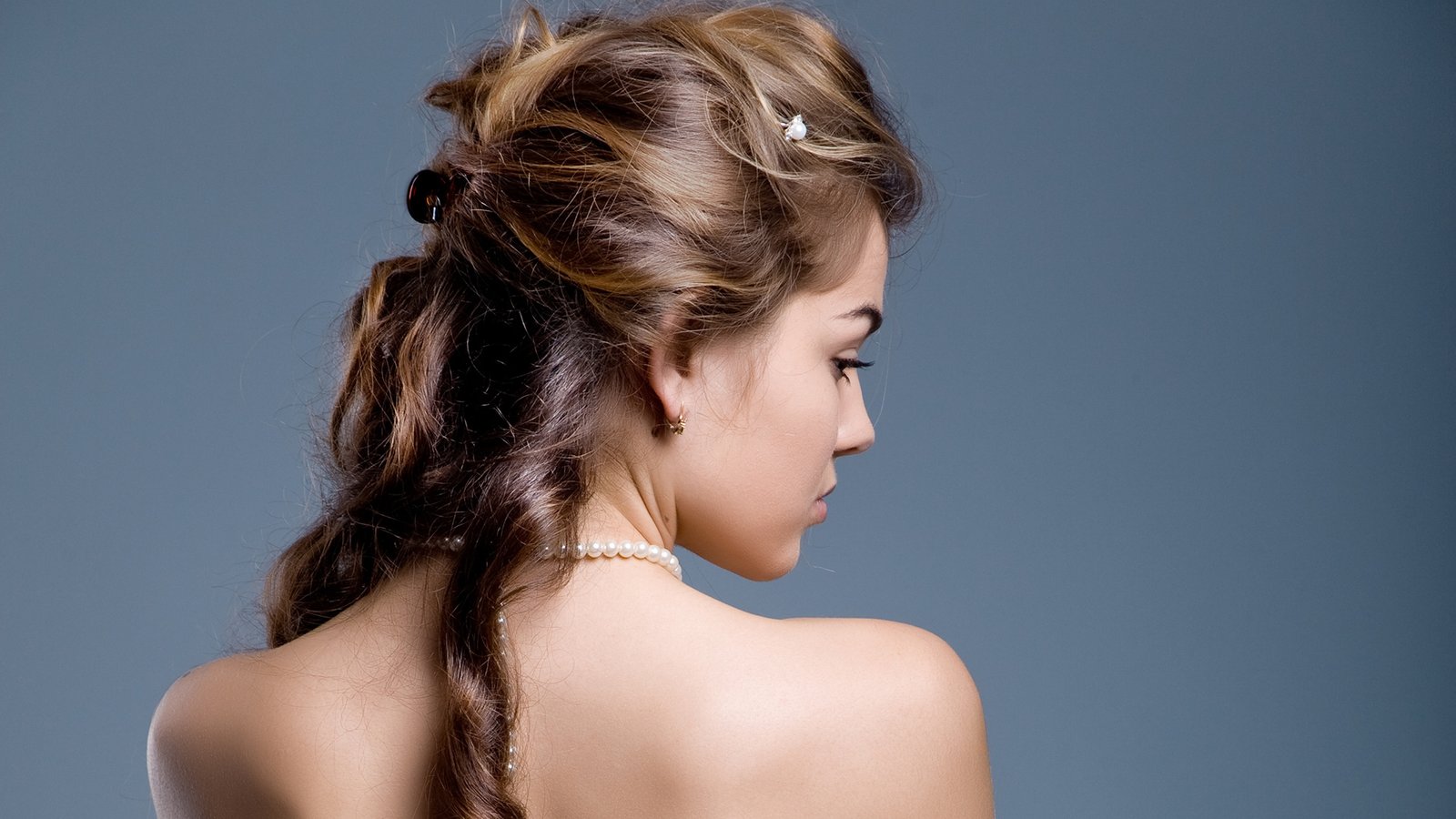 Look Gorgeous with Long Prom Hairstyles