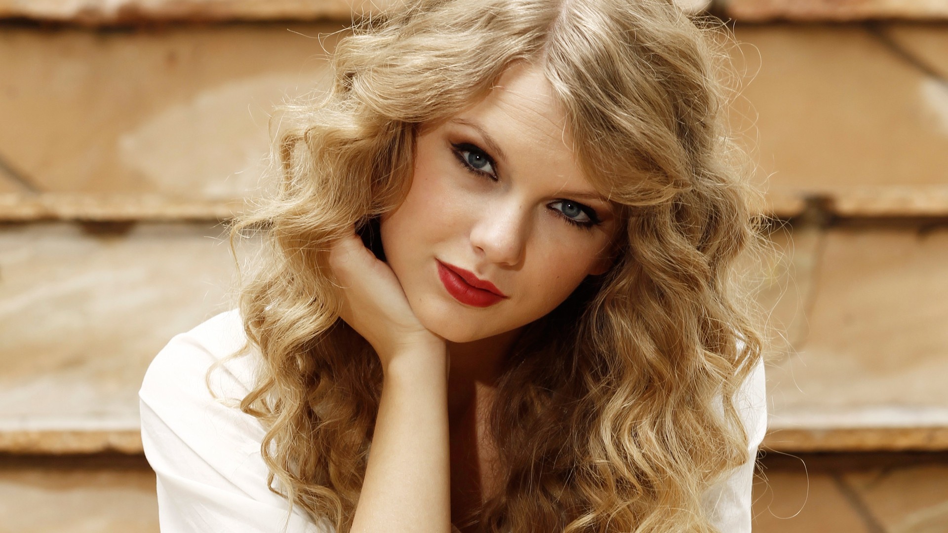 Popular and Latest Hairstyles of Taylor Swift