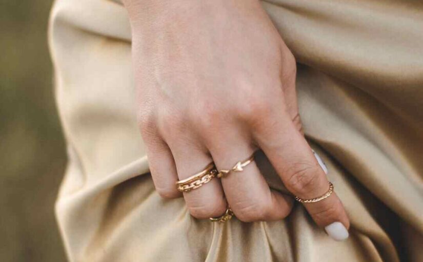 Navigating the Etiquette of Ring Wear